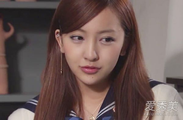 日本女演员性感嘟嘟的“鸭唇妆”怎么画？