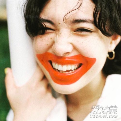 我可以用卸妆液去除口红吗？没有卸妆剂我怎么能去掉口红