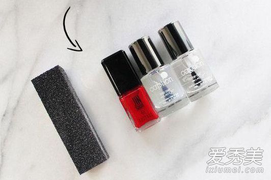 指甲油褪色了怎么办？我会教你5种修指甲的方法。