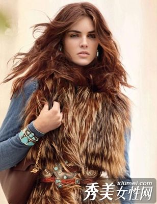 异国皮草礼服让你光彩照人