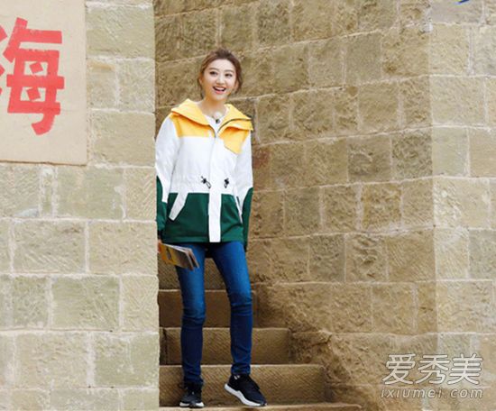 快跑,兄弟。第五期田静鞋是什么品牌的?