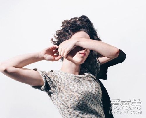 如何正确选择适合油性皮肤的爽肤水