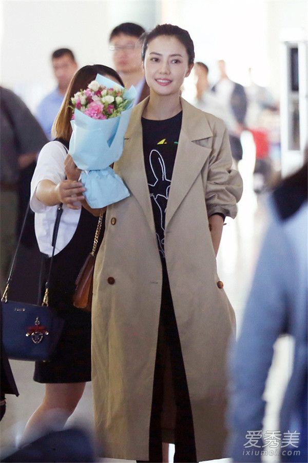 你怎么穿你的风衣？他们看起来很棒。它们看起来很棒。