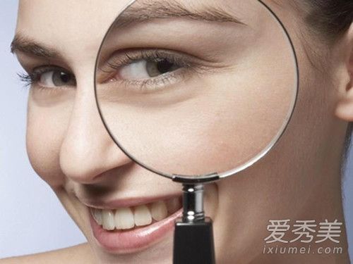 用眼霜淡化眼袋的正确按摩方法