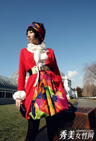 严明颜色搭配点缀深秋斑驳时尚