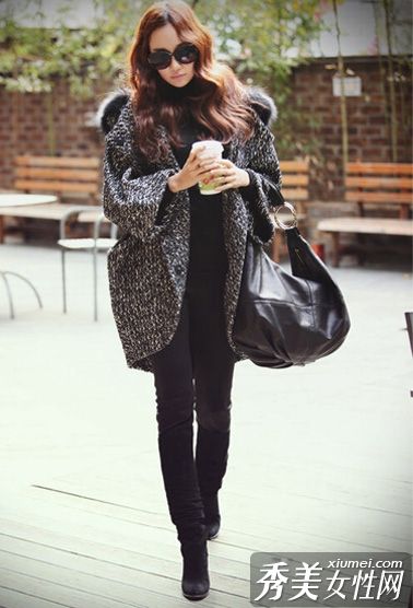 小资女性低调走出街头冷艳时尚引人注目