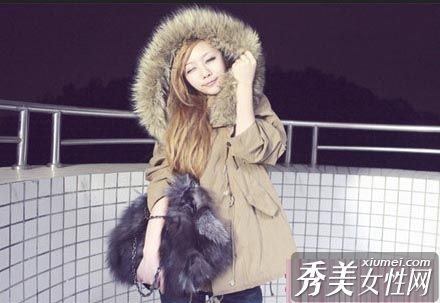 辣妹喜欢超暖和的外套。他们不怕冷。