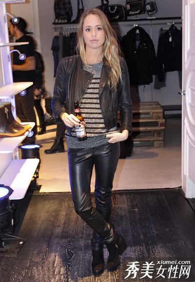 保暖夹克+热裤极致修身