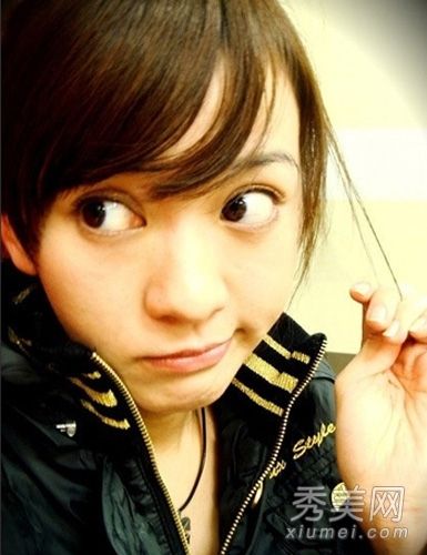 女明星看起来像年轻女孩。他们都超过30岁了。