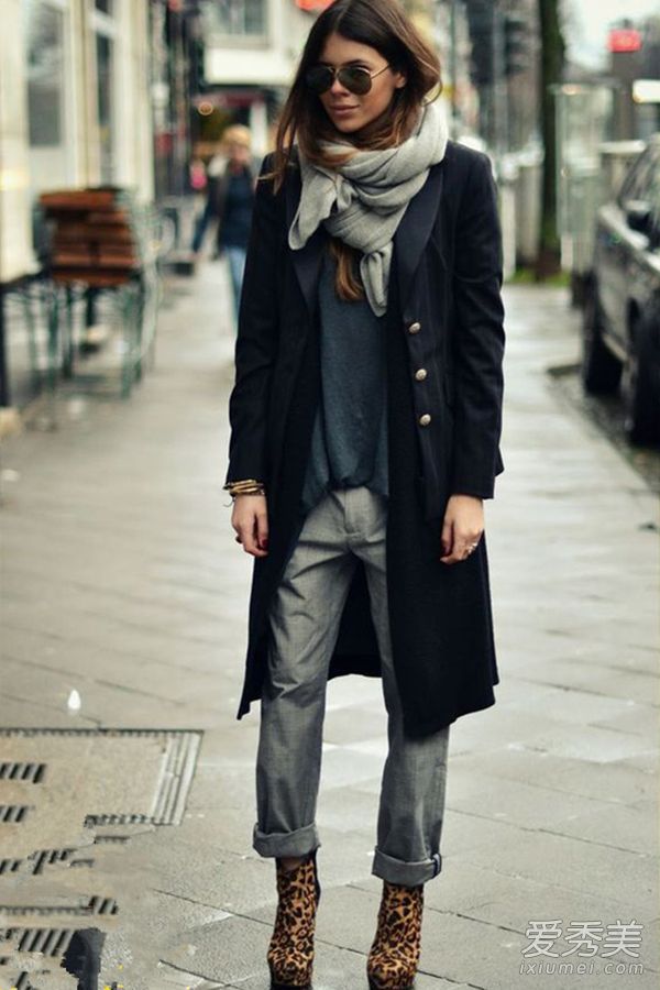 一件薄外套可以唤醒你衣柜里所有的内部。