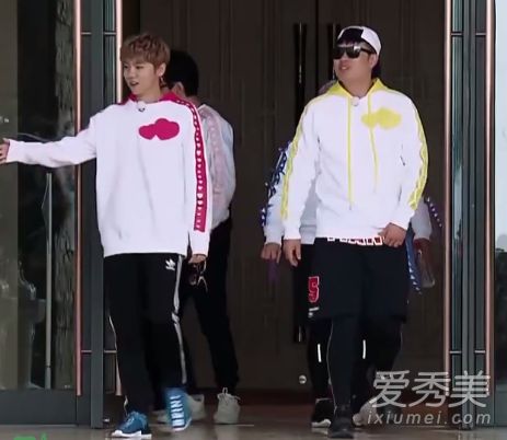 快跑,兄弟。卢汉的鞋子是什么牌子的?