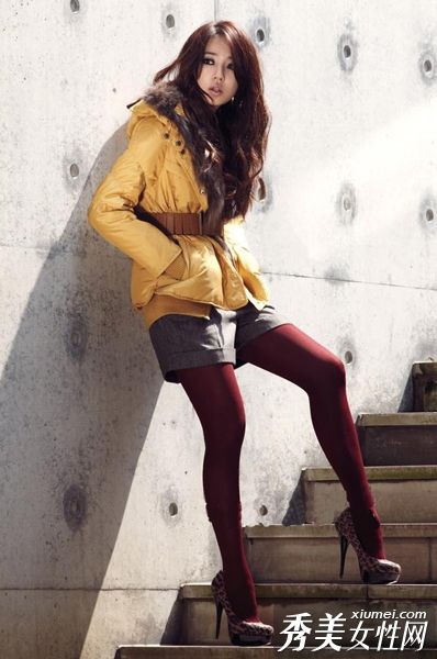 尹恩惠最新的混合和搭配展现性感魅力