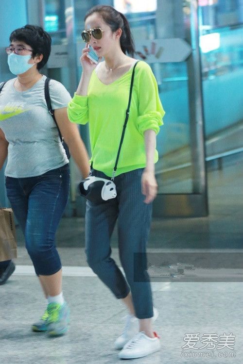 九分钟裤配什么样的鞋子来观看女演员的街头摄影示范