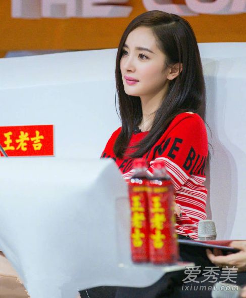 “明日之子”杨蜜的衣服是什么牌子的?