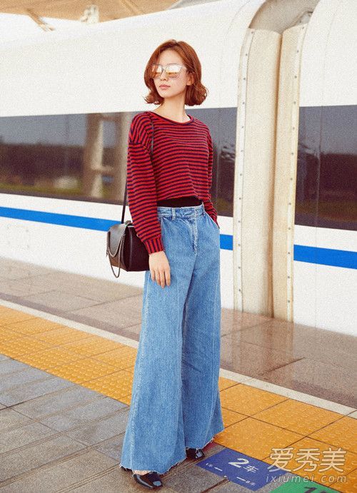 宽腿裤在秋天继续流行。今年秋天该选哪条宽腿裤子