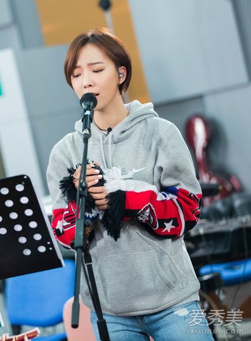 跨界歌手王给王带来“同款衣服”的惊喜