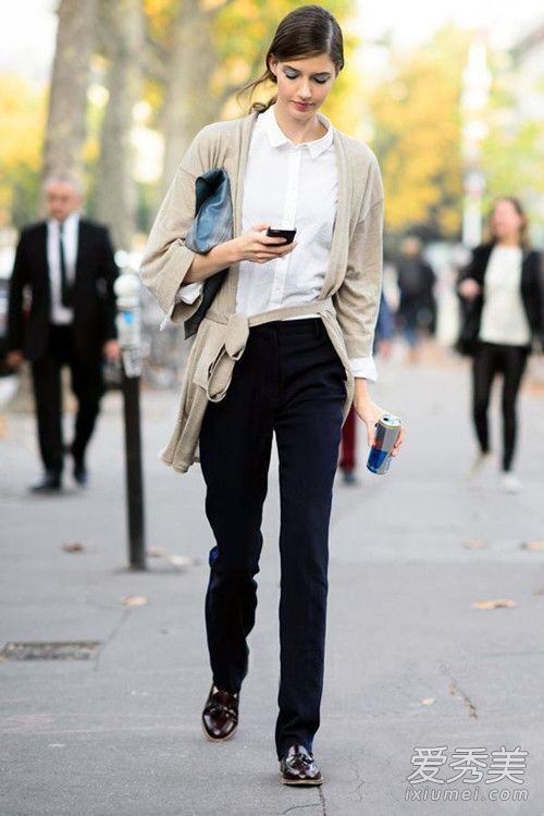 夏末秋初，你需要一件多功能针织开衫。