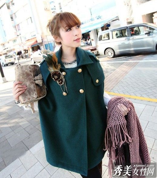 11月的街道外向件是美丽和辉煌的