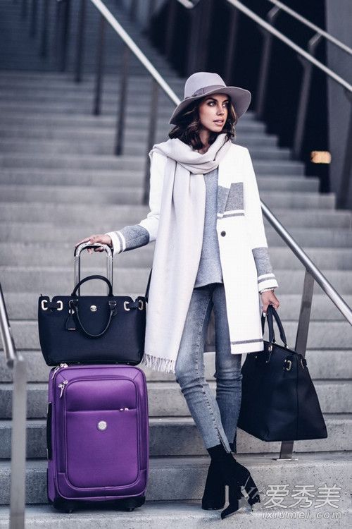 像这样回家过春节，等着被亲戚们称赞他们的美丽。