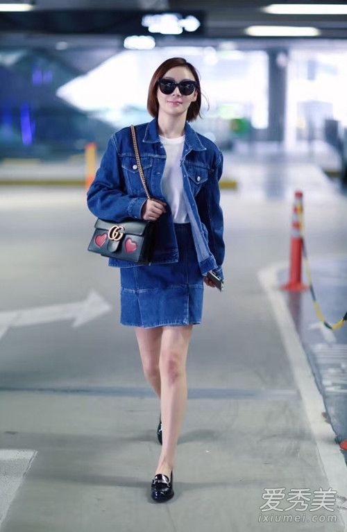 长时间种草后，牛仔外套可以在秋天穿。