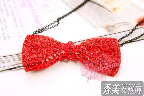 你是圣诞晚会上最受欢迎的盛装打扮的人