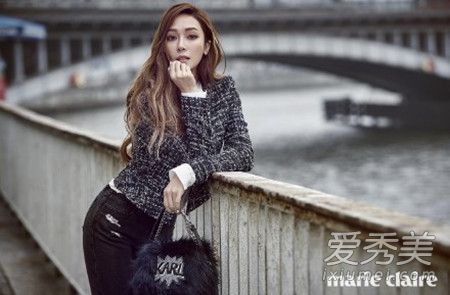 杰西卡教你用深色创造一种凉爽迷人的冬季风格