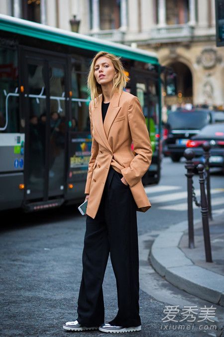 驼色大衣搭配这4种颜色的图片看起来很不错。