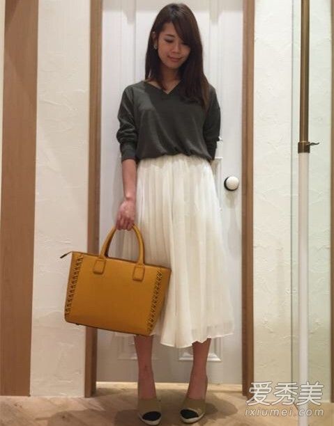 善用军用绿色打造甜美时尚风格