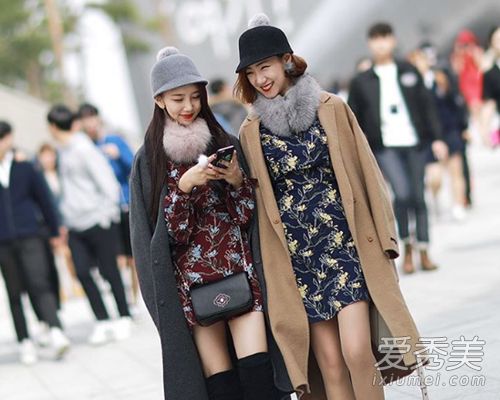 在秋天和冬天，用这8套姐妹服装来沐浴友谊。