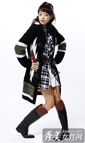 厚针织毛衣引领潮流。