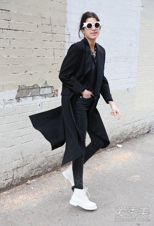 有瘦皮的黑色外套看起来怎么样?