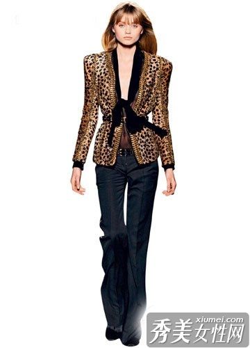 豹纹图案可以轻松展现跑道上的混搭技巧。