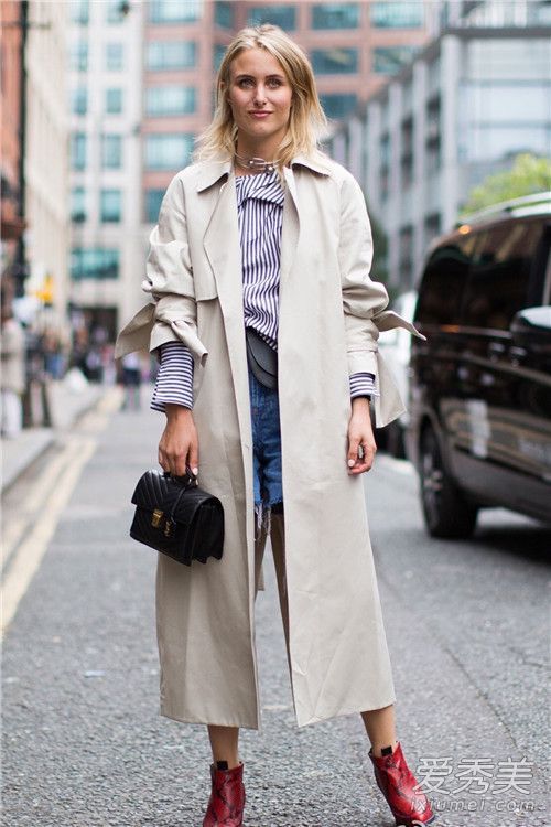 秋天，长外套和衣服很相配。