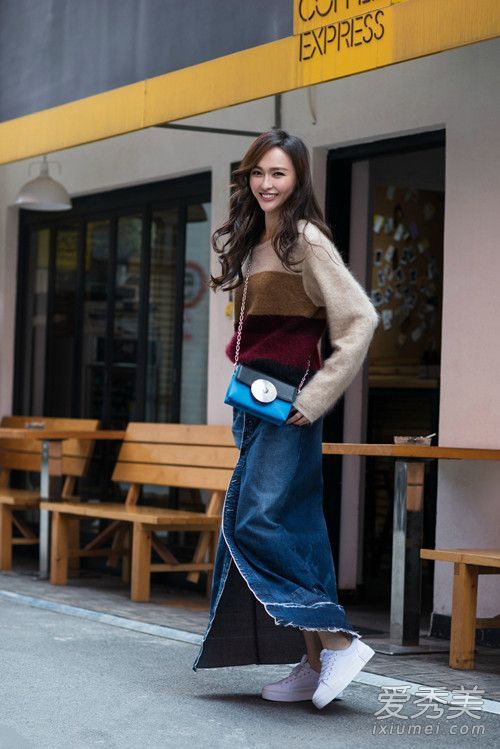 唐嫣的克里斯特尔在寒冷的日子里爱上了毛衣的温暖