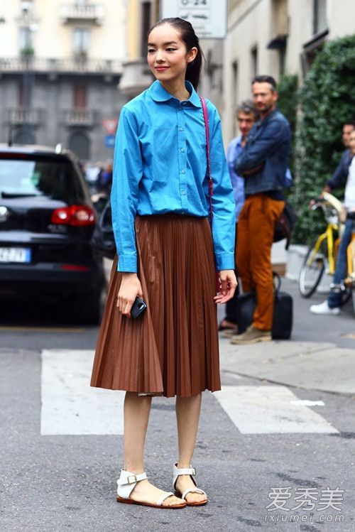 秋天的百褶裙如此美丽,以至于你一见钟情。