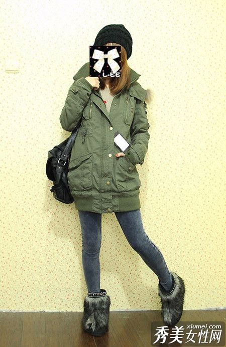 娇小的MM漂亮搭配很大的扇子