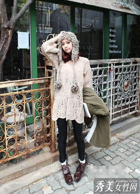 混合搭配的兔毛高跟短靴在街上最受欢迎。