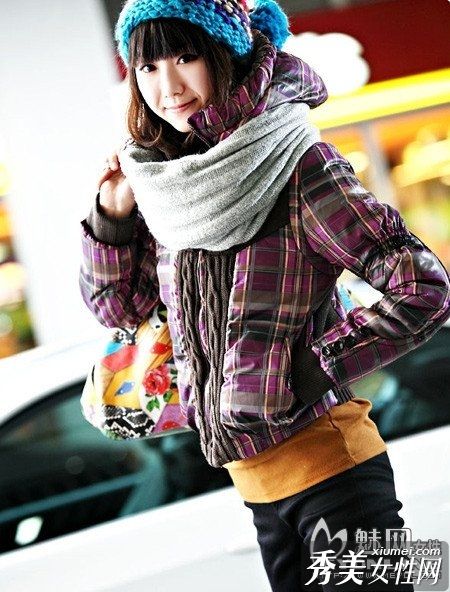 一件漂亮的小女人的短裙棉袄