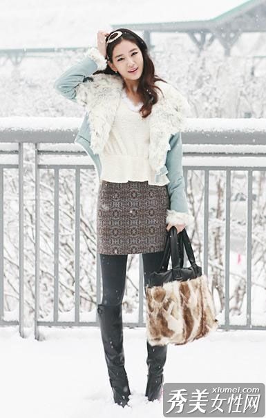 时尚且引人注目的长毛绒领+及踝裙