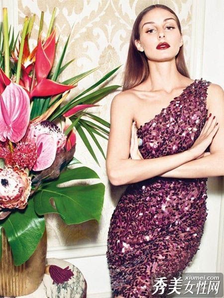 年终派对上的超短裙让你光彩照人