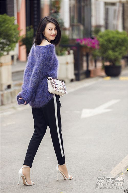 秋天喜欢温暖的毛衣和秋天的配套毛衣。