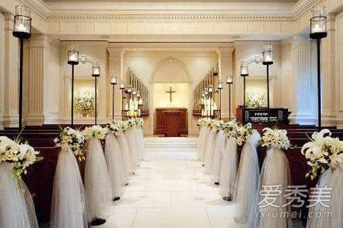 你穿什么去教堂婚礼?你不能穿什么去教堂婚礼?