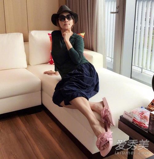 埃拉的粉色约束弓形拖鞋是什么牌子的?