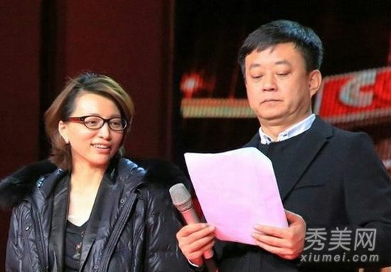 董青的脸看起来像一个路人,是央视主持人化妆前后的私人照片。