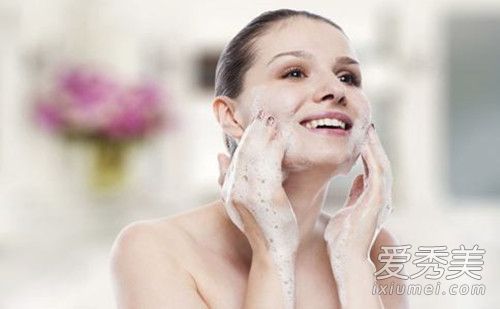 洗面奶洗紧后怎么回事洗面奶洗不干净怎么办