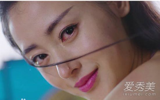 皇冠公主水晶成为“碰撞脸女王”和30位女明星碰撞脸