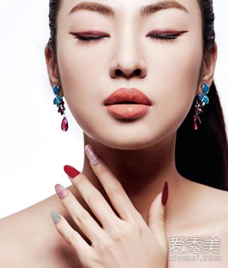 DIY金色光晕美甲金+红酒红完美搭配