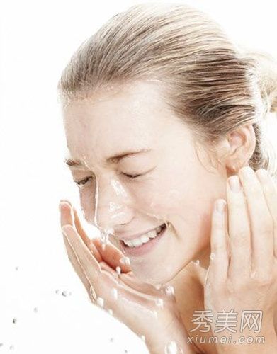 香水，毛巾和美发用品8个杀手让你痘痘