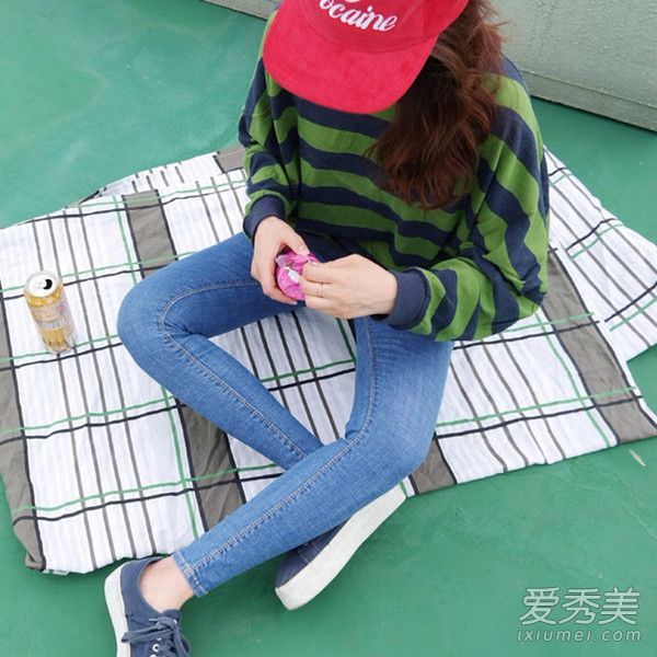 今秋潮女必备:长袖条纹丁字裤