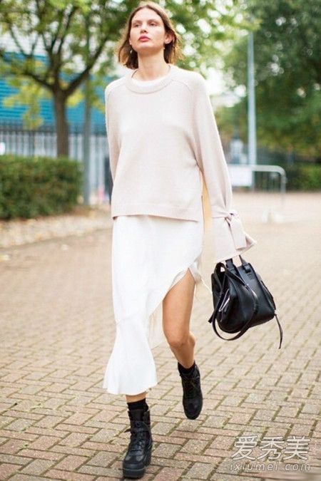 针织毛衣是秋季最通用的项目。